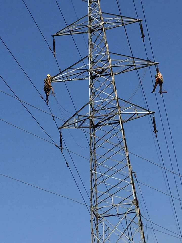 施工中的電力人